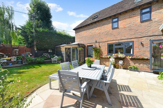 13 Lashmere, Cranleigh, Surrey photo 4