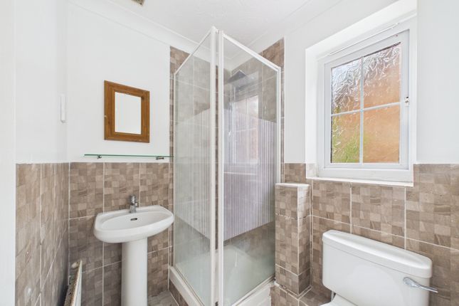 34, Devonshire Park, Reading photo 4