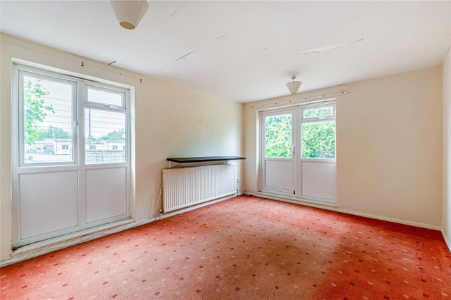 38, Markfield Road, Caterham photo 4