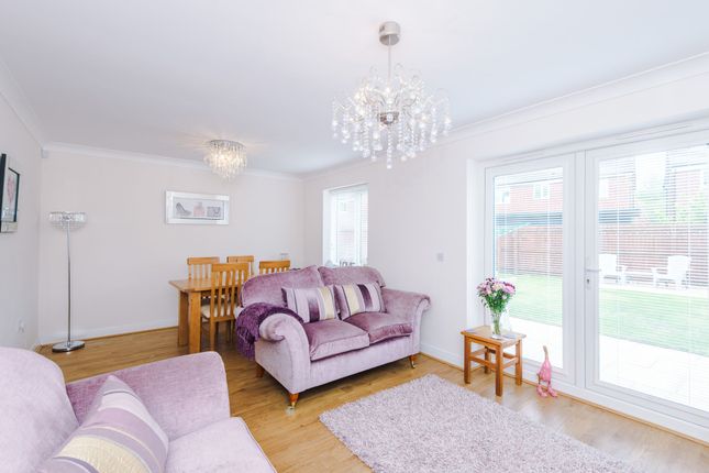 8, Beckfield Close, Leigh photo 2