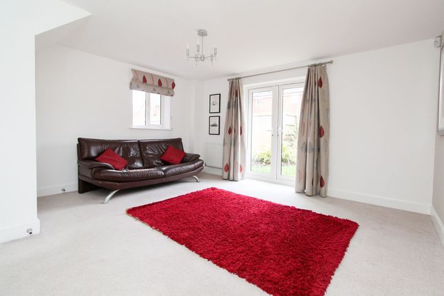 Town house to rent in Rugby Drive, Chesterfield