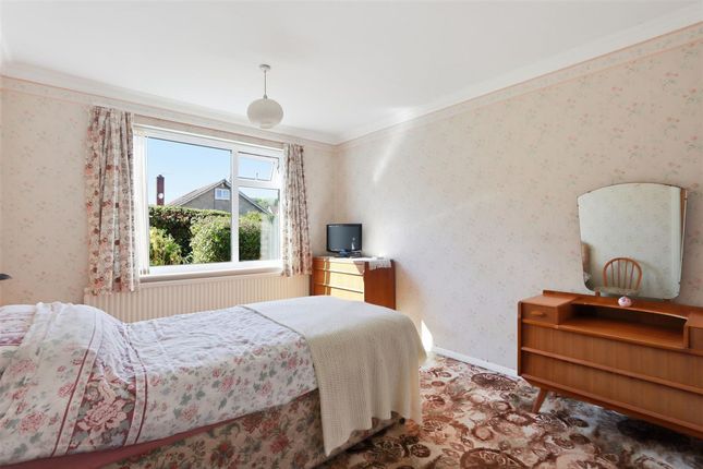 36 Robincroft Road, Chesterfield photo 4