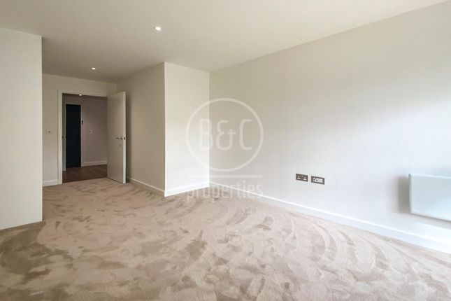 Flat to rent in Beaufort Square, Beaufort Park, London
