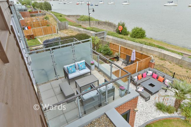 4-bed semi-detached on 17, Little Victory Mount, Chatham, £695,000