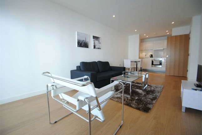 2 bed flat to rent in Keats Apartments, Saffron Central Square, Croydon CR0