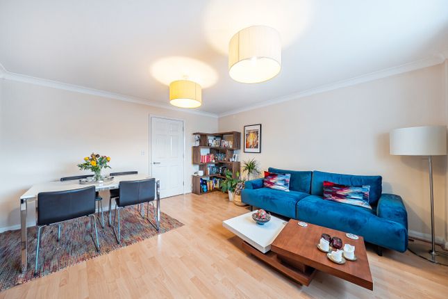 Flat 18, Churchill House, 184, Tooting Borders, Mitcham photo 3