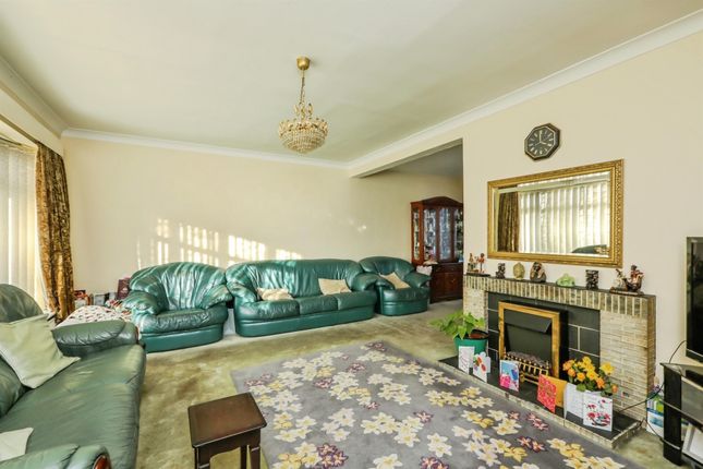 49, Spring Walk, Worksop photo 4