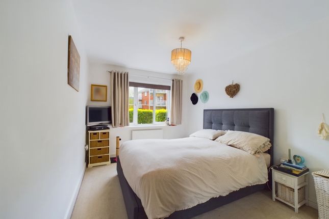 Flat for sale in Thistle Walk, High Wycombe, Buckinghamshire