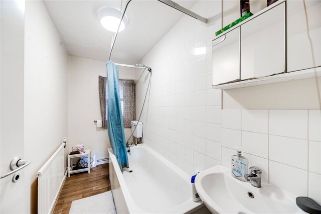 Flat for sale in Parkland Road, London