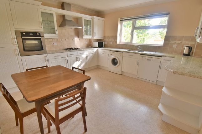 Flat 8a Beaufoys Court, Beaufoys Avenue, Ferndown photo 4