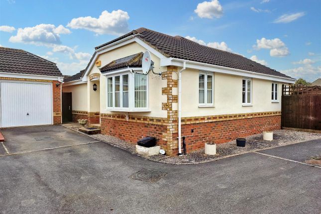 Detached bungalow to rent in Duncliffe Close, Gillingham
