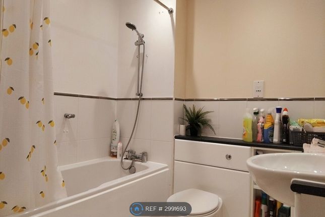 Flat, Kendrahall Road, South Croydon photo 5