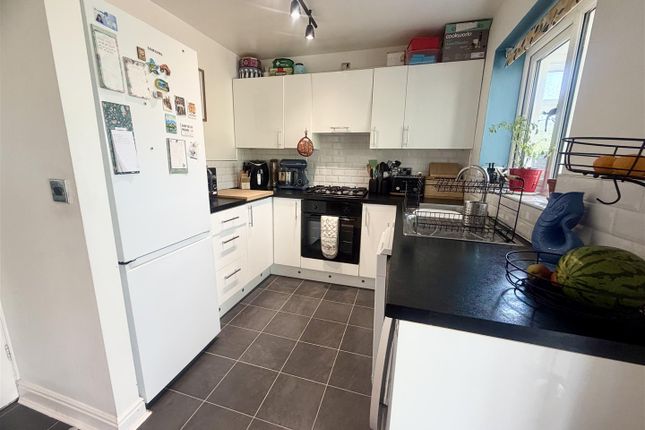 14, Town Close View, Leeds photo 4