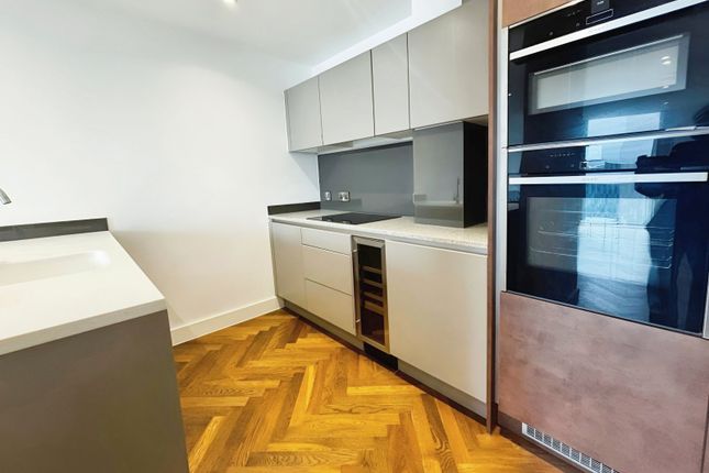 A4804, South Tower, 9 Owen Street photo 3