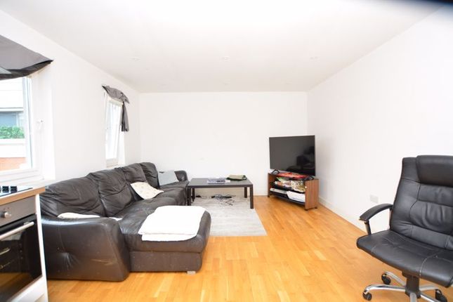 Flat 38, Princes House, 9-15 High Street, Slough photo 2