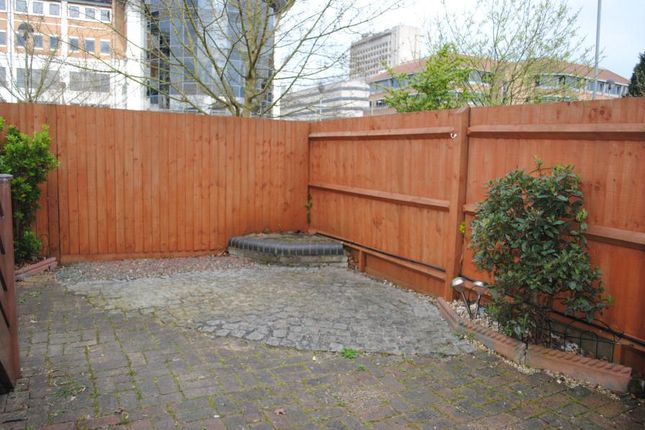 18, Vale Farm Road, Woking photo 5
