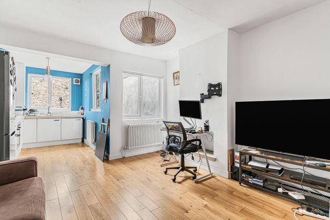 Flat 3, 56, Hillcourt Road, London photo 2