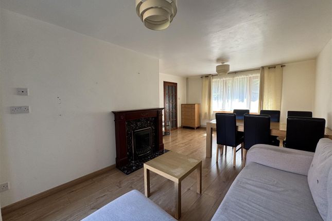 240, Shaftesbury Avenue, Swindon photo 4
