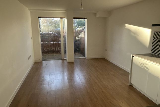 Flat 2 Paxton House, 9, Cargreen Road, London photo 3