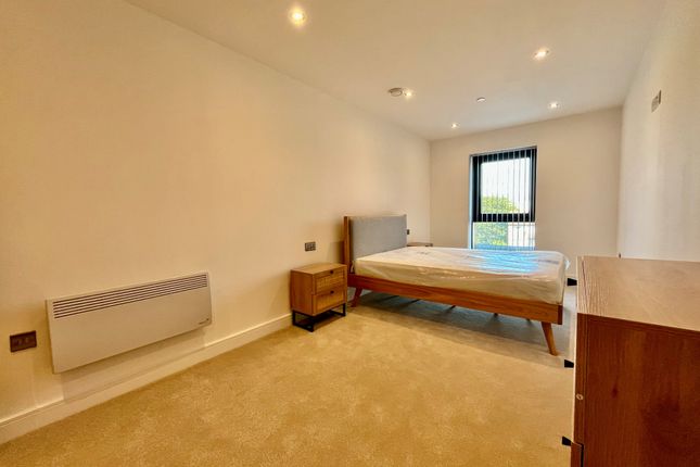 32, LEEDS photo 4