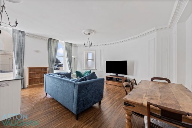 Flat 4, Royal Crescent Mansions, Brighton photo 4