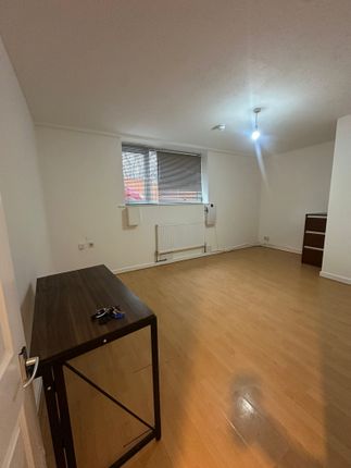 17 Alton Gardens, Luton photo 3