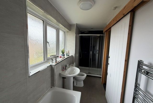 17, Campbell Grove, Grimsby photo 3
