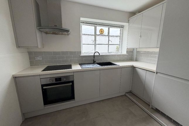 15, Capel Gardens, Pinner photo 5