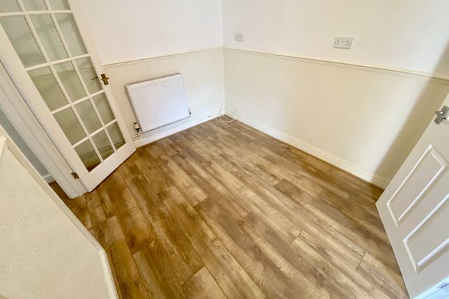 176, Carmel Road, Swansea photo 3