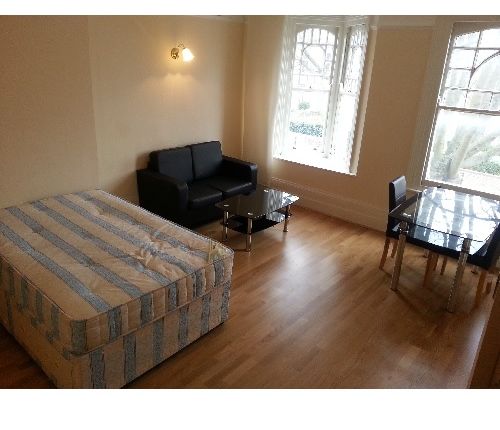 Thumbnail Studio to rent in Bedford Hill, London