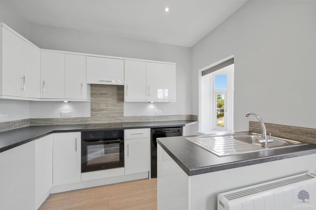 Flat 2, 8, St. James Avenue, Sutton photo 2