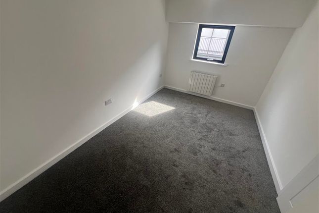 Flat to rent in 142 Horninglow Street, Burton On Trent