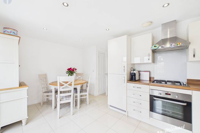 3 Mirabelle Close, Aylesbury photo 4