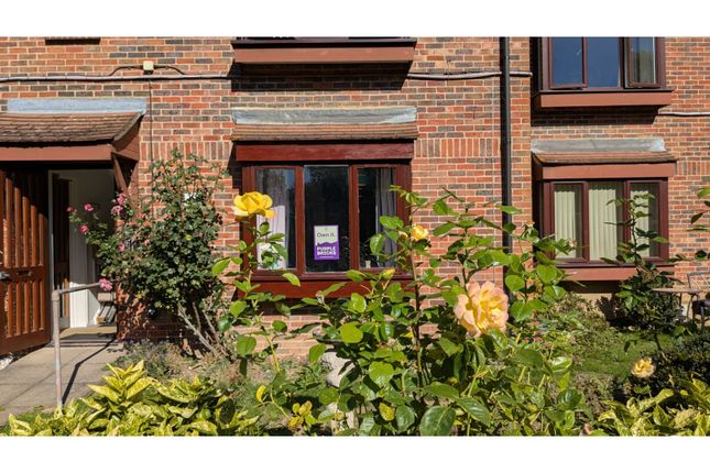 24 The Grange, High Street, Abbots Langley photo 3