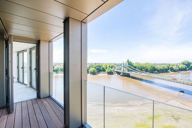 18, Queen's Wharf, Hammersmith photo 2