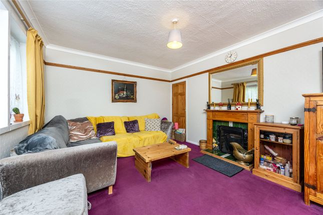5, Rogers Close, Surrey photo 3