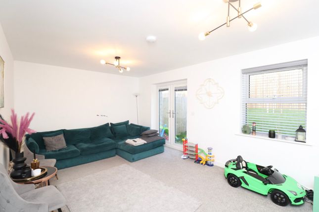 13, Park Meadow Lane, West Yorkshire photo 4