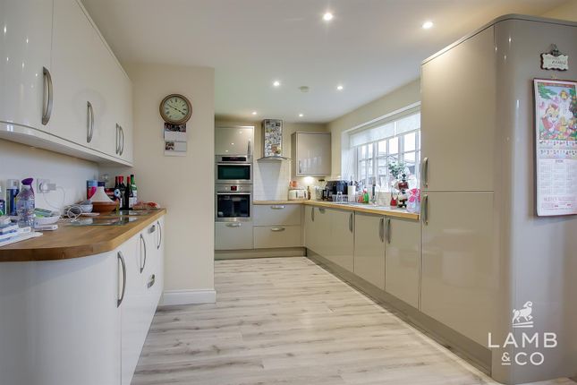 8, The Beaumonts, Kirby Road, Frinton-On-Sea photo 3