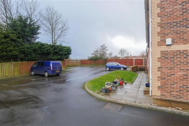Owlcotes Road, Pudsey photo 4