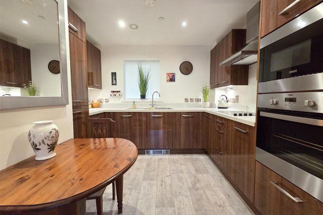 Flat 10, School Gardens, Vernon Road, Stourport-On-Severn photo 2