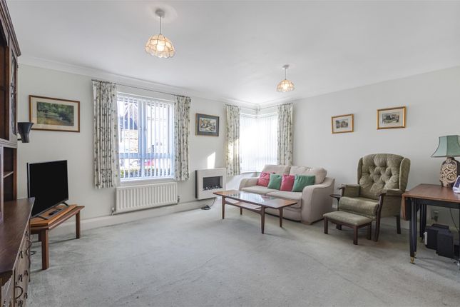 2, Sunningdale Court, Meopham photo 2