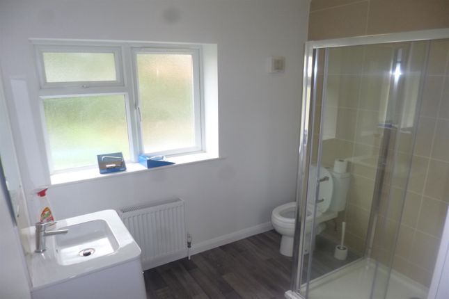 67, Manton Crescent, Beeston, Nottingham photo 4