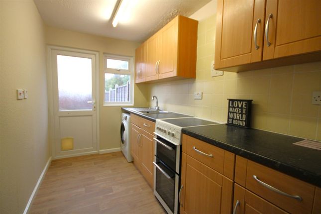 77, Rowan Close, Surrey photo 2