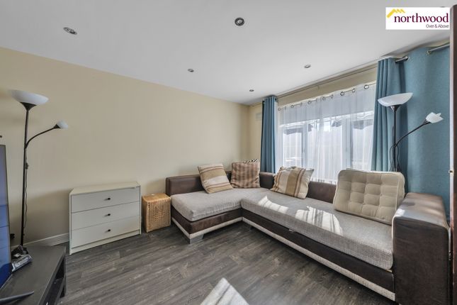 149, Bournehall Avenue, Bushey photo 5