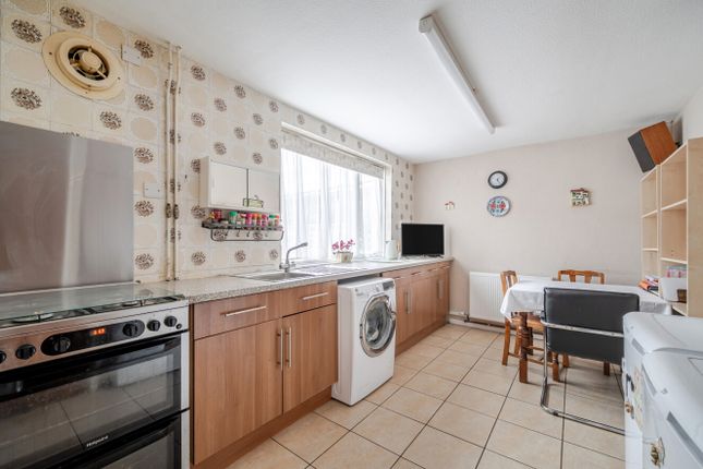 21, Millbrook Drive, Hampshire photo 4