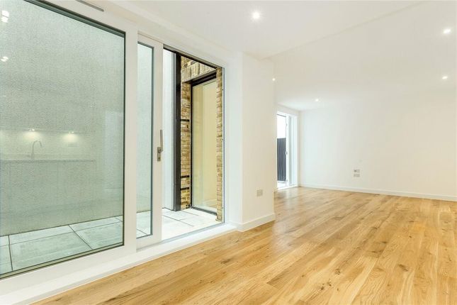 Town house to rent in Hand Axe Yard, St Pancras, London