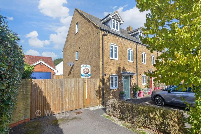 3-bed house on 10, Poppy Mead, Ashford, £350,000