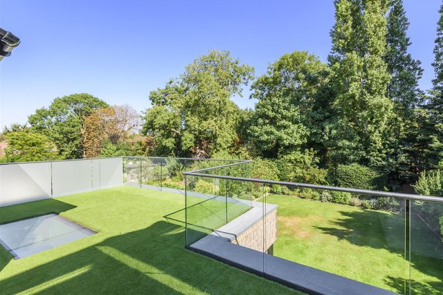 Property for sale in Manor House Drive, London