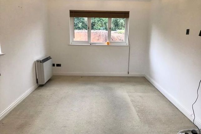 20, Sycamore Close, Bourne End photo 3
