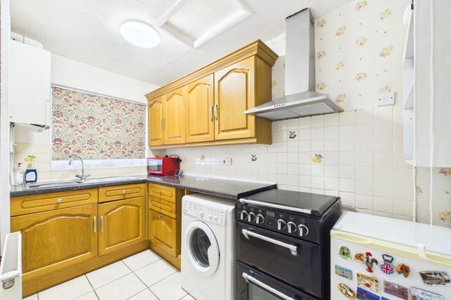 9, Dove Close, Worcestershire photo 2